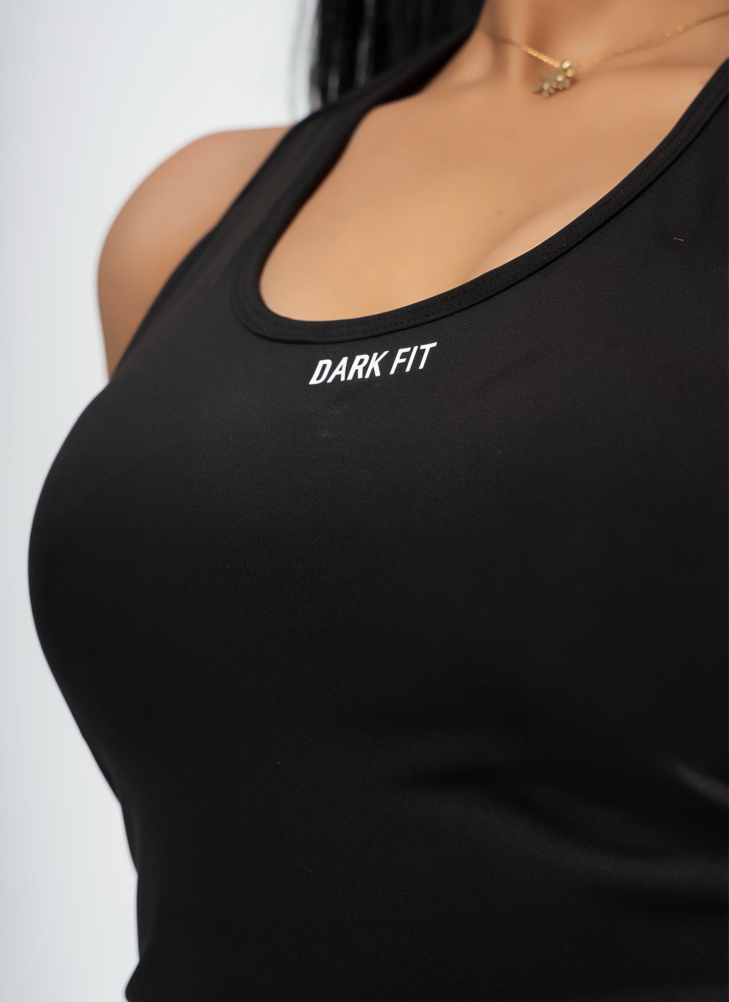 HALTER CROP TOP-Black